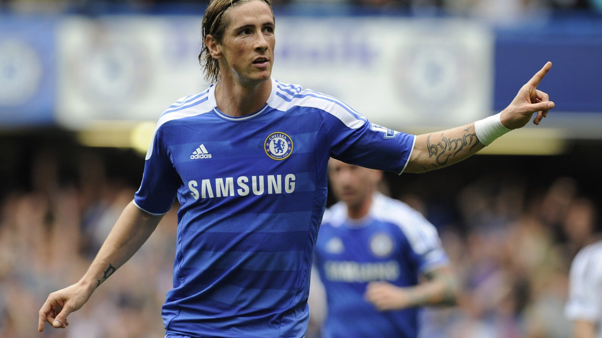 跨界竞技场，尼克斯掀翻辽宁队，西亚卡姆在德甲争冠战接管比赛—一场平行时空的体育狂想曲