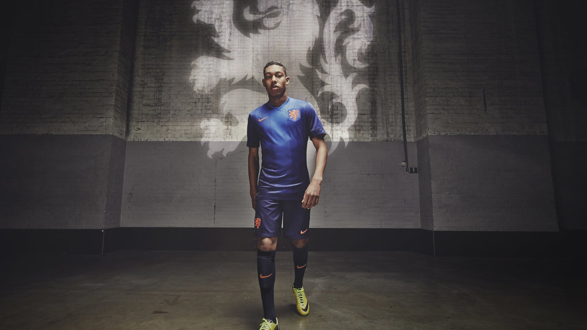 绿茵场上的唯一性，当欧洲红魔遇见非洲雄狮，C罗的硬仗哲学如何跨越时空共鸣？